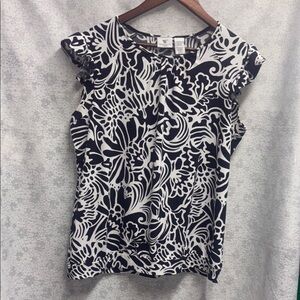 Worthington Black‎ and White Flutter Sleeve Blouse